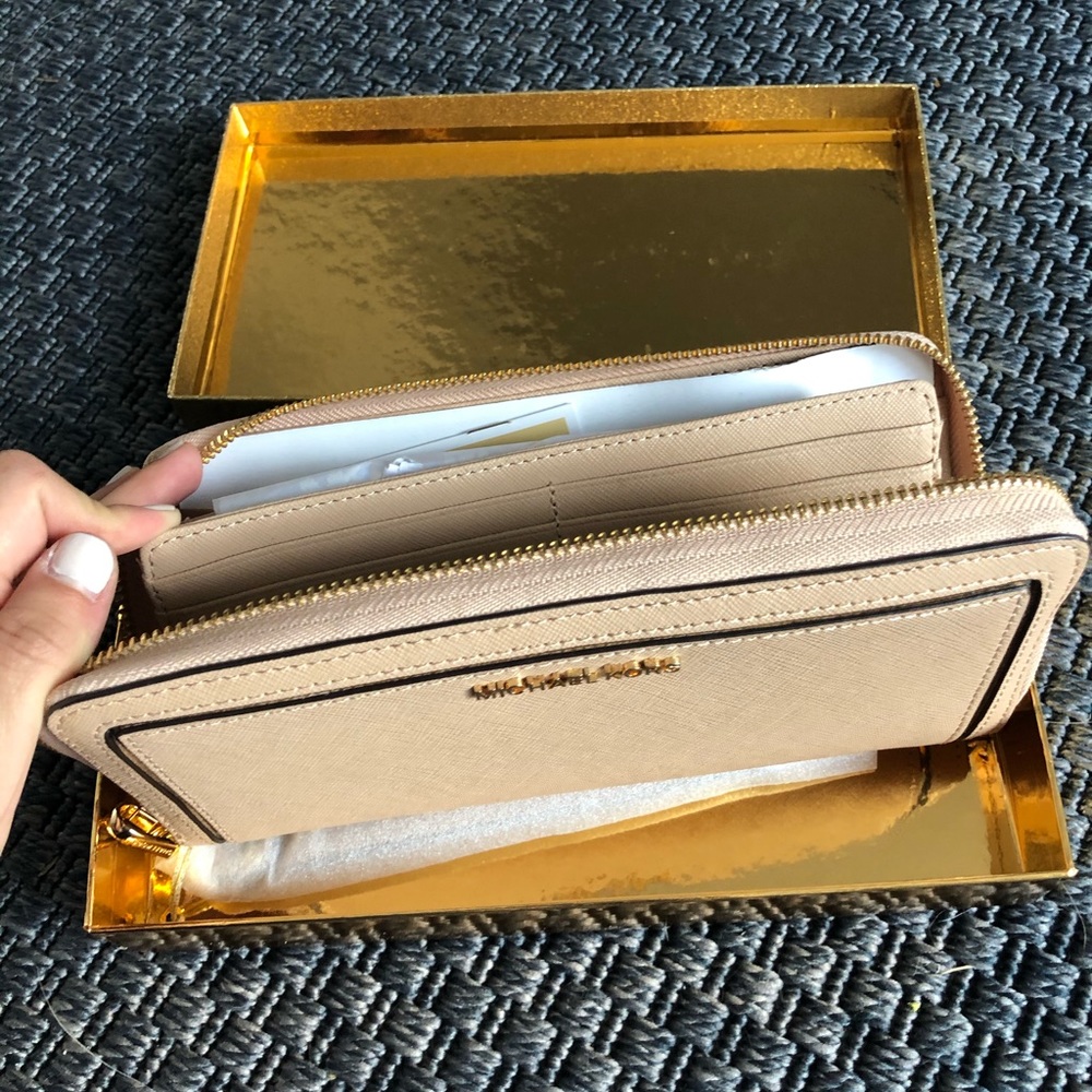 Michael Kors Wristlet